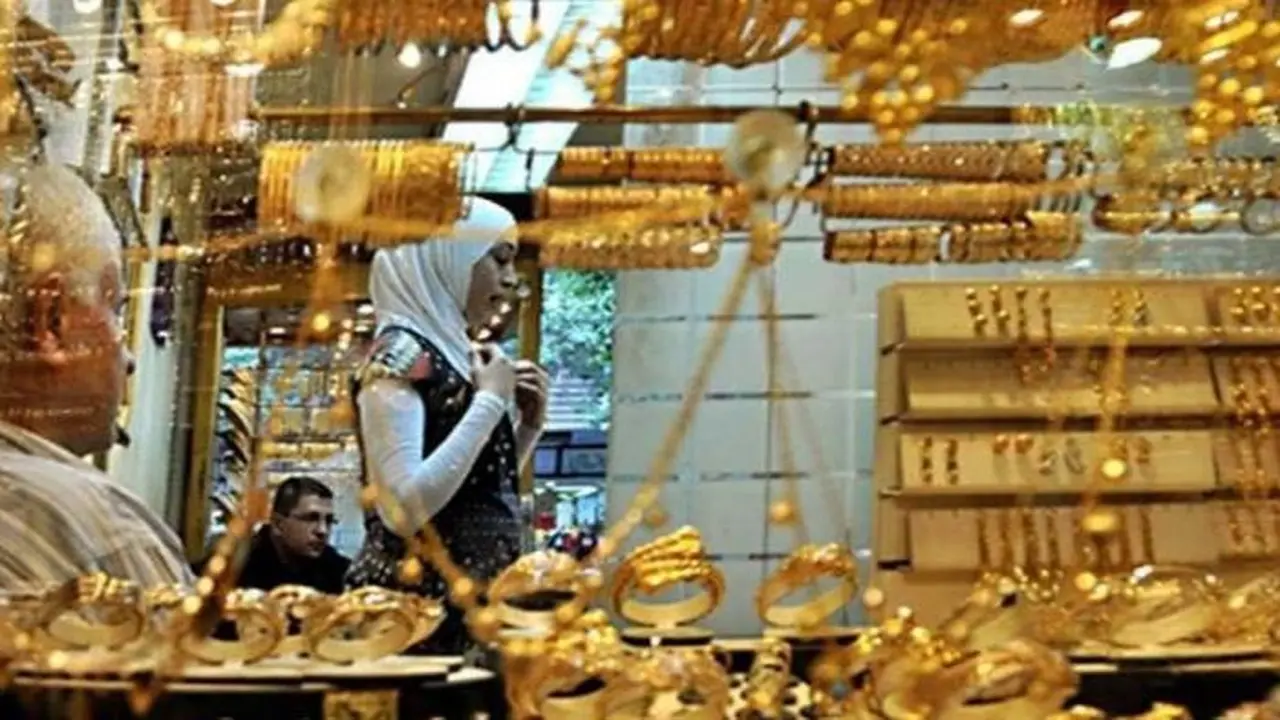 تغيرات أسعار الذهب بالمصنعية والدمغة في الأسواق المحلية يوم الأحد 5 إبريل